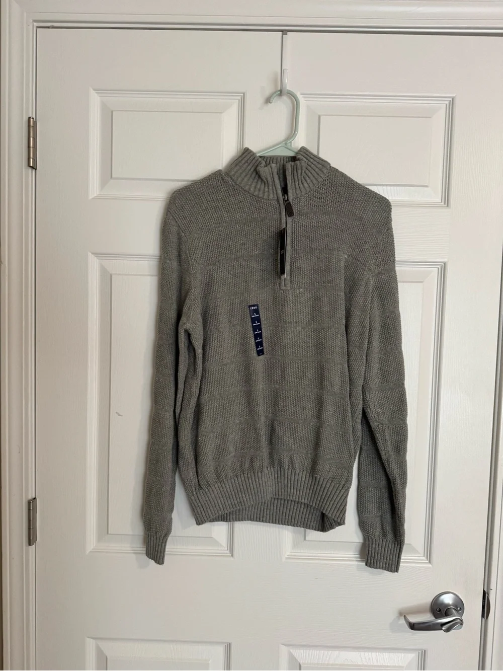 Izod Men's Grey Quarter-Zip Knit Pullover